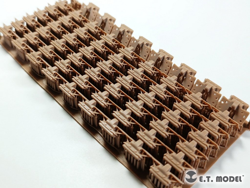 E.T. Model P35-062 WWII German Sd.Kfz.9 18t FAMO Sagged front wheels and Workable Track 1/35 – Bild 8