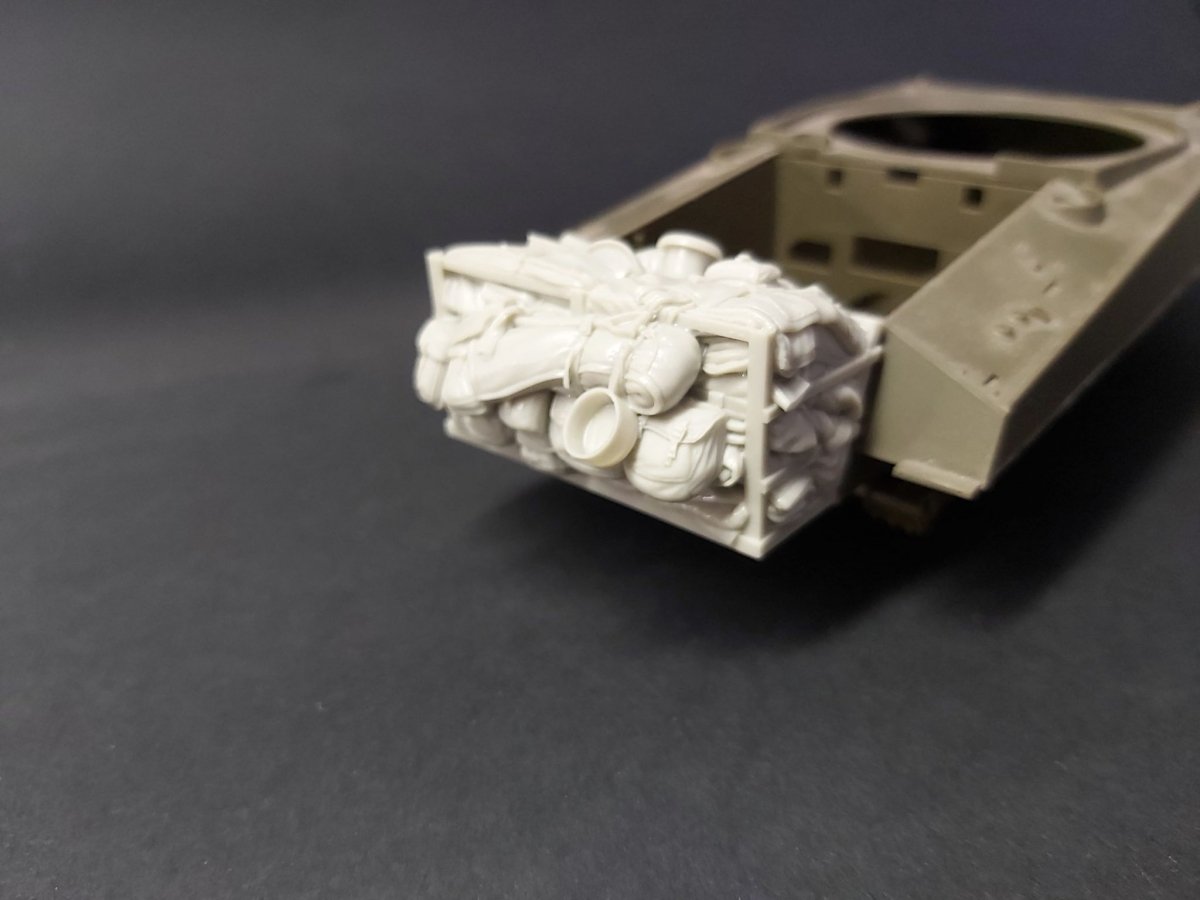 Panzer Art RE35-661 Rear hull Stowage rack for M4A3 “Sherman” 1/35 – Bild 2