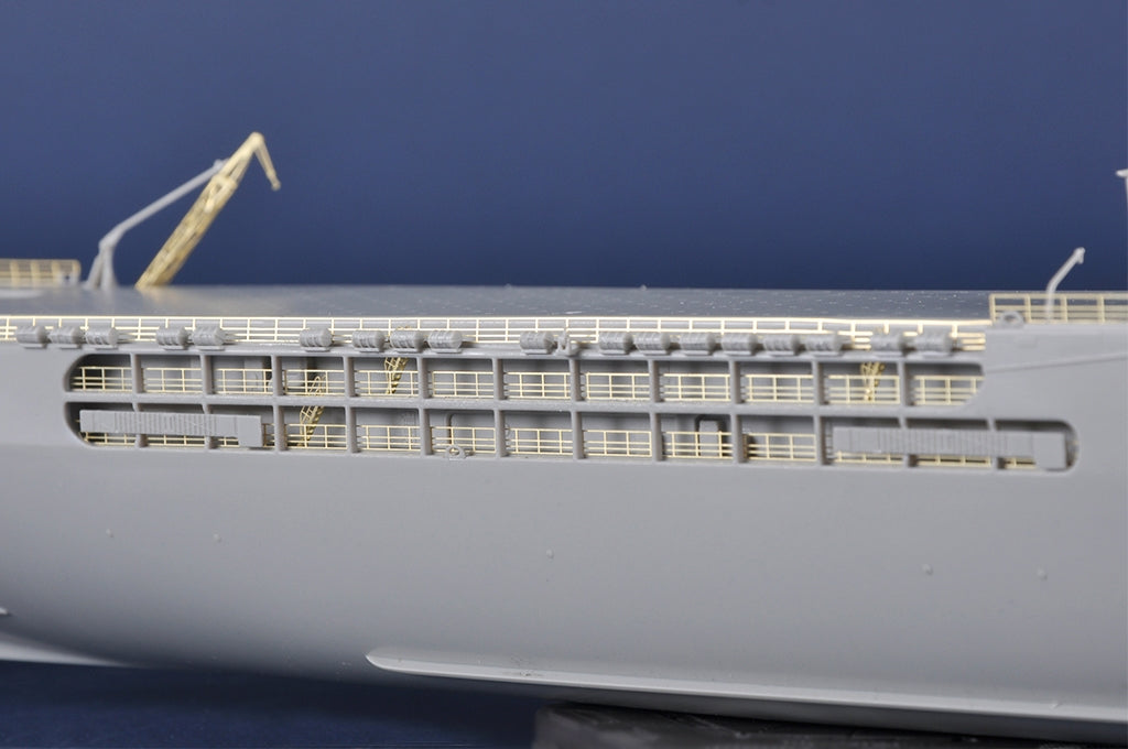 Trumpeter 05635 French Navy Helicopter Cruiser Jeanne dArc 2008 1/350 – Bild 8