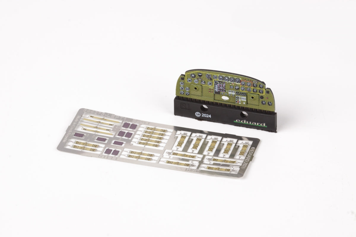 Eduard 644285 B-24J LooKplus HOBBY BOSS 1/48 – immagine 2