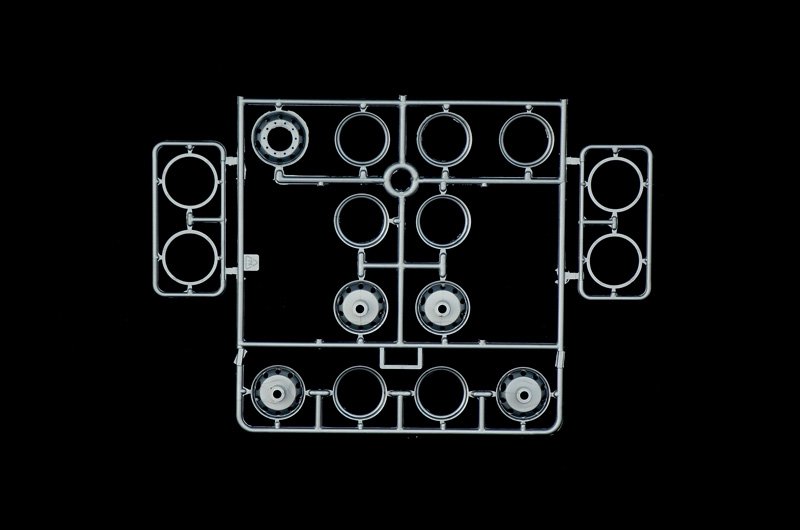 Italeri 3925 FREIGHTLINER FLD 120 SPECIAL 1/24 – Bild 6