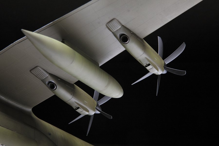 Zvezda 7325 American Military Transport Plane C-130J 1/72 – Bild 5
