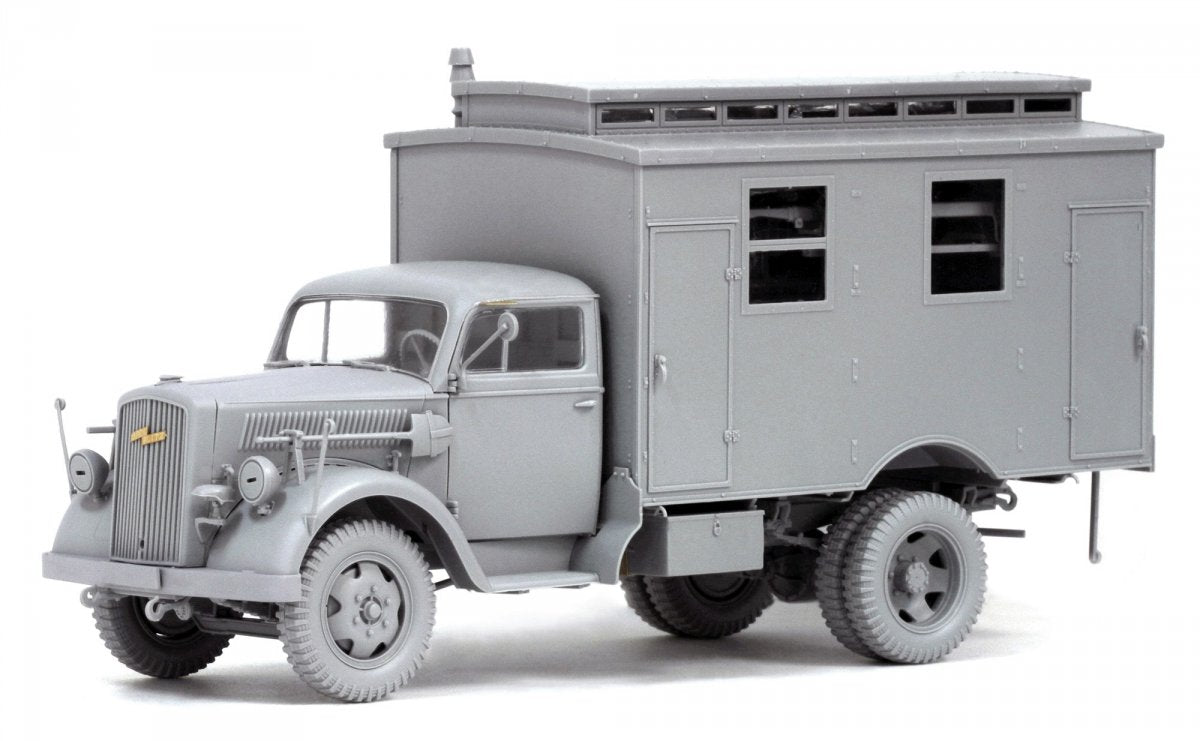 Dragon 6790 WWII German Ambulance Truck 1/35 – Bild 3