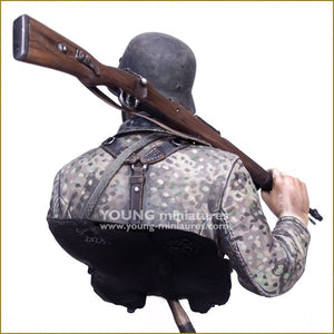 Young Miniatures YM1895 Young German Soldier WWII 1/10 – Bild 4
