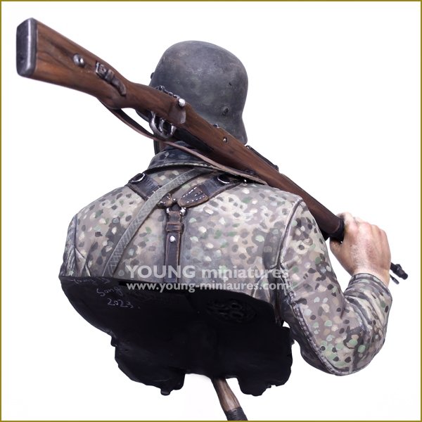 Young Miniatures YM1895 Young German Soldier WWII 1/10 – Bild 4