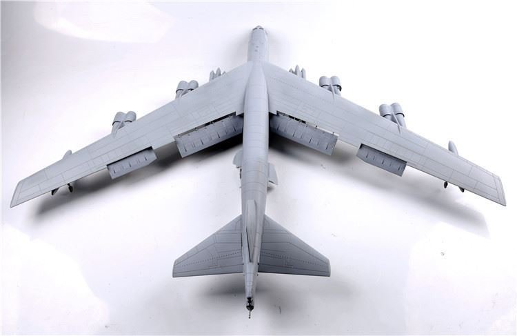 Modelcollect UA72200 B-52H US Stratofortress Bombardier stratégique 1/72 – image 4