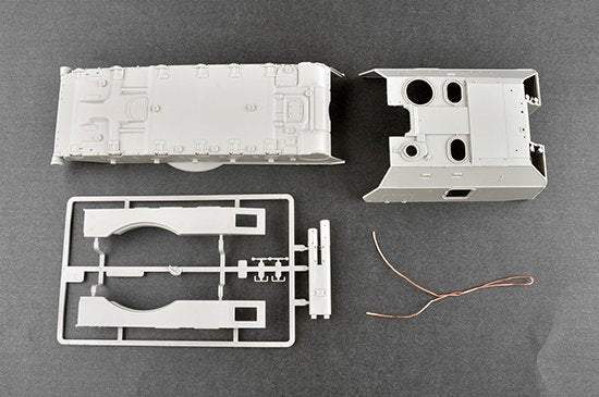 Trumpeter 09534 2S19-M2 Self-propelled Howitzer 1/35 – image 5