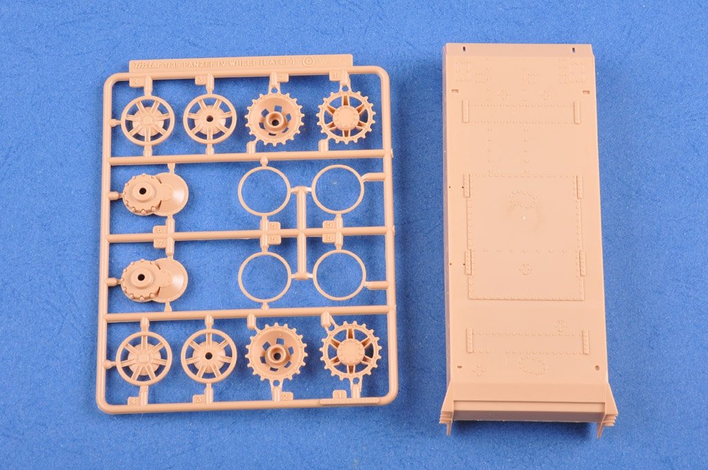 Hobby Boss 80135 German STURMPANZER IV EARLY VERSION MID PRODUCTION W/INTERIOR – Bild 10