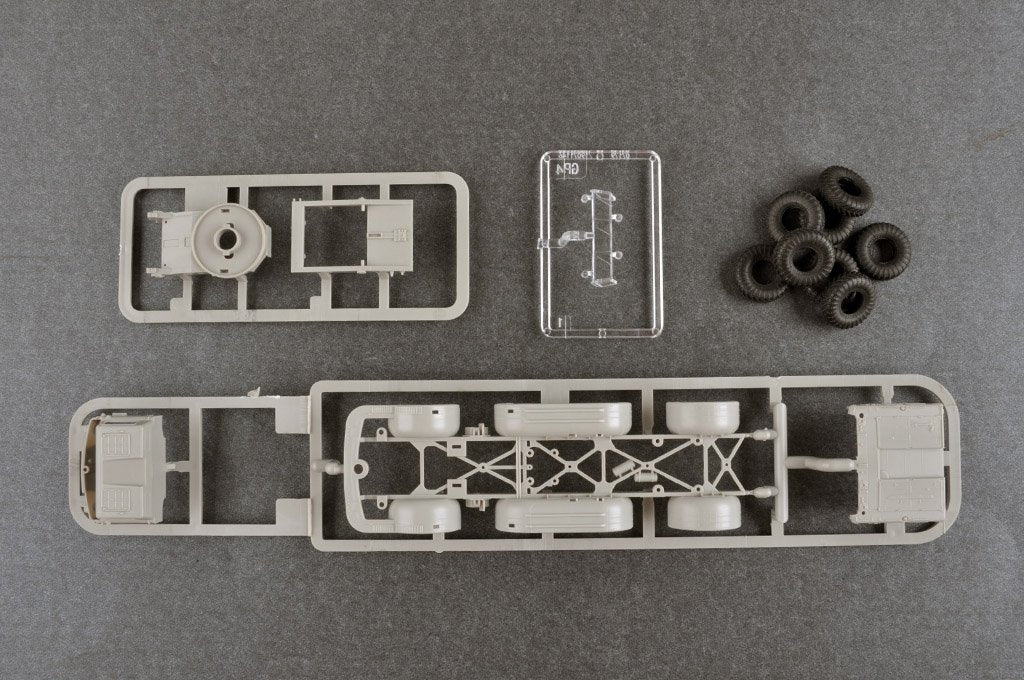 Trumpeter 07180 Russian 9P140 TEL of 9K57 Uragan Multiple Launch Rocket System 1/72 – zdjęcie 11