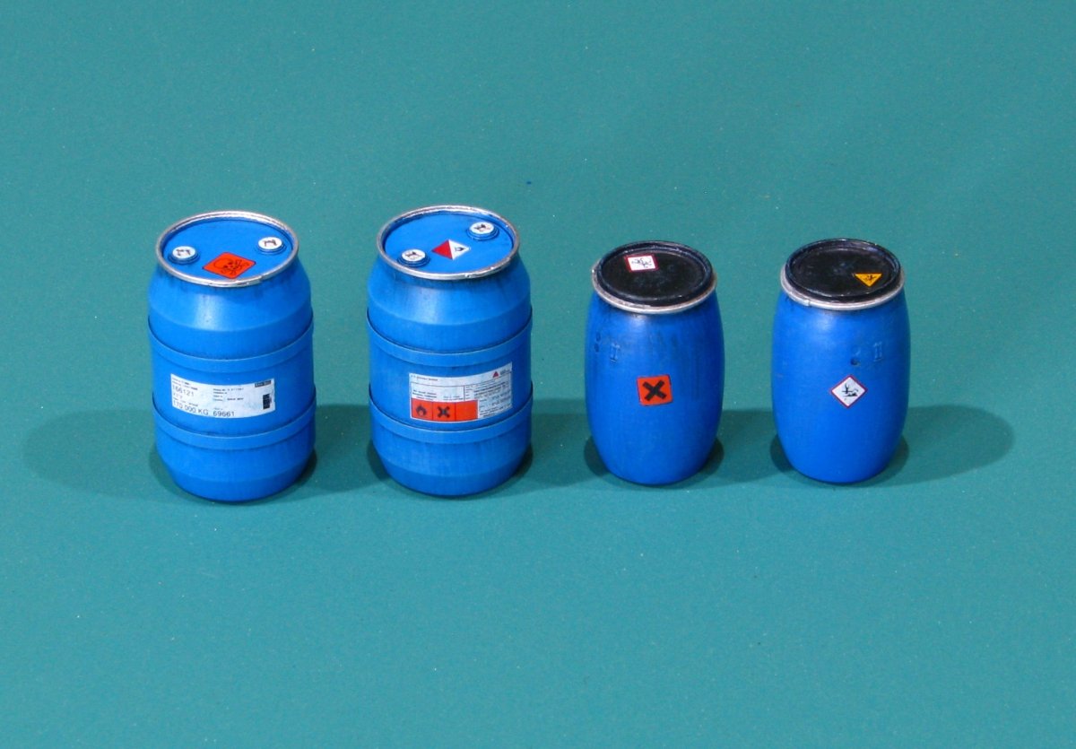 EUREKA XXL E-039 Plastic chemical storage drums Set 1 1/35 – Bild 2