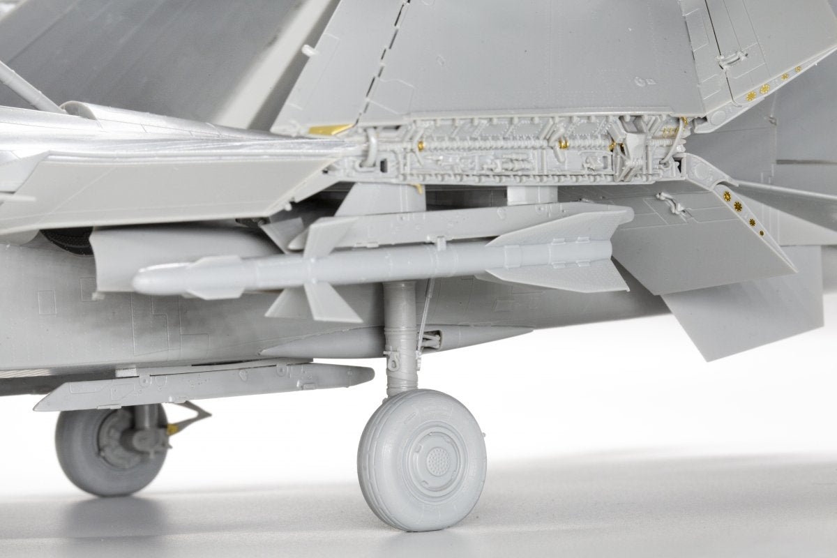 MiniBase 8001 SU-33 Flanker-D 1/48 – Bild 17