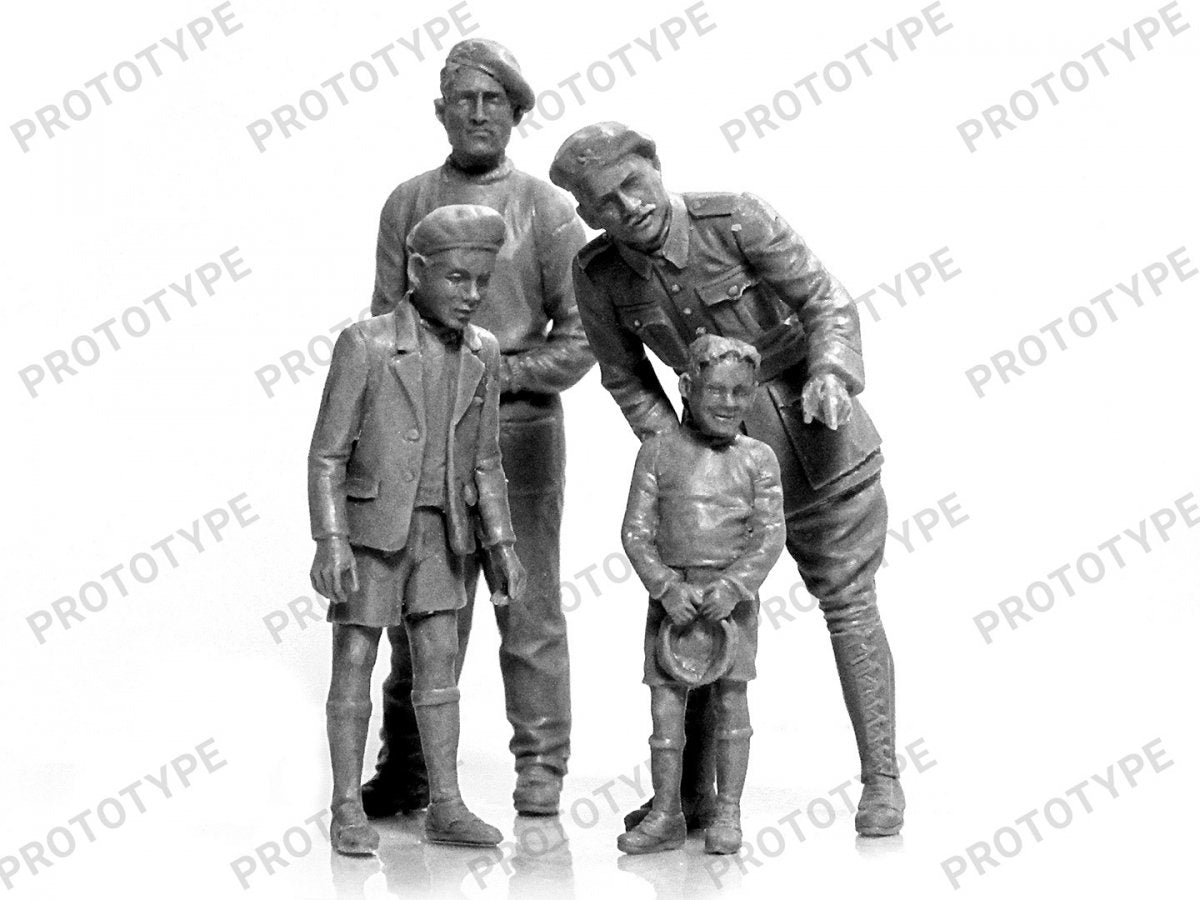 ICM 35338 FCM 36 with French Tank Crew 1/35 – immagine 7