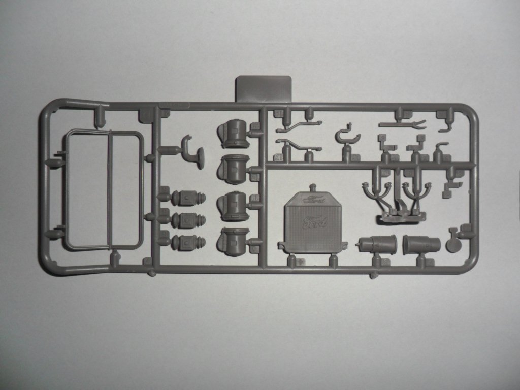 ICM 24017 Model T 1914 Fire Truck with Crew 1/24 – Bild 19
