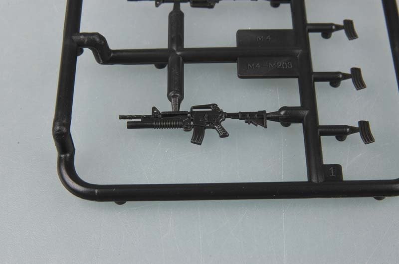Trumpeter 00506 American machine gun AR-15/M16/M4 FAMILY-M4/M203 and M4A1 1/35 – immagine 3