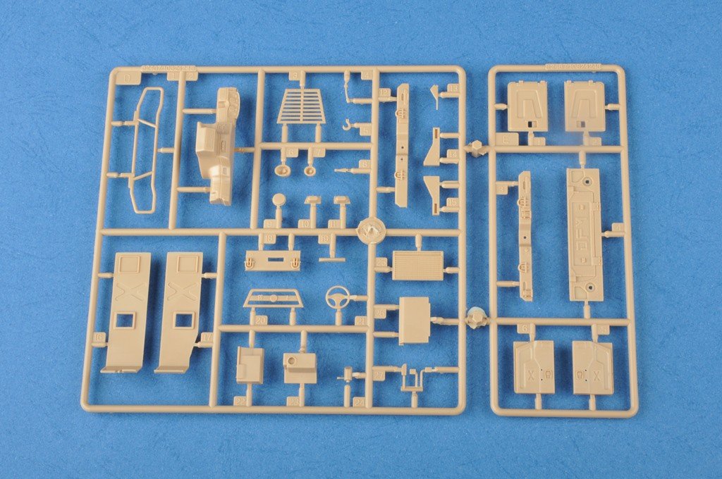 Hobby Boss 82469 Meng Shi 1.5 ton Military Light Utility Vehicle 1/35 – imagen 7