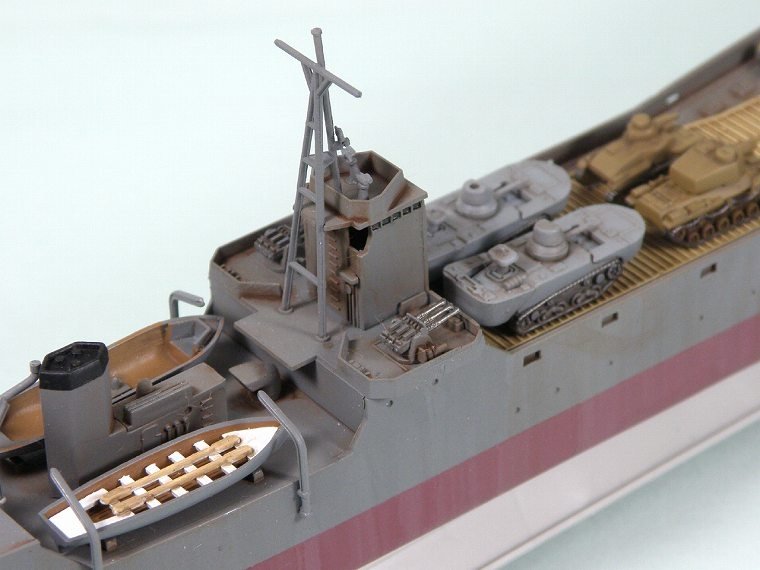 Pit-Road WB05 IJN No.101 class landing ship 1/350 – imagen 5