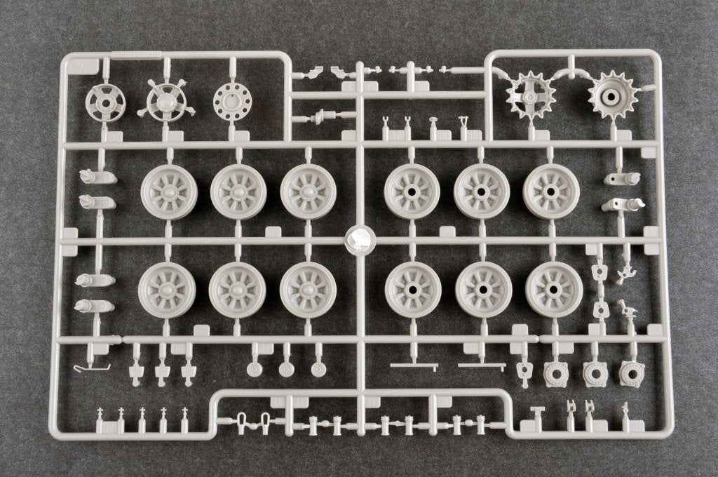 Trumpeter 09601 Soviet Obj.172 T-72 Ural 1/35 – image 10