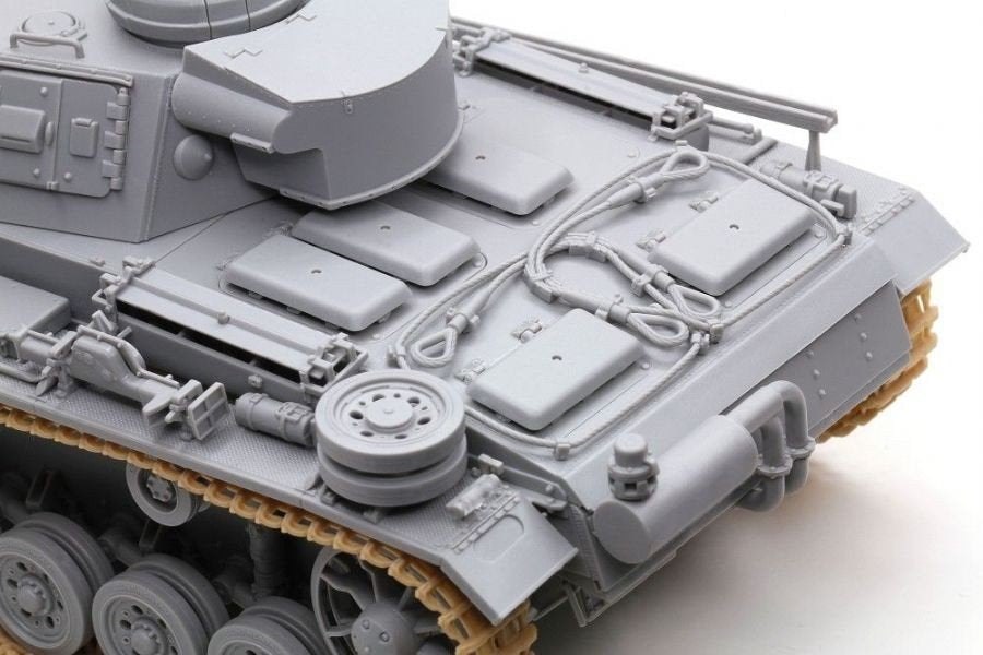 Cyber Hobby 6616 Sd.Kfz.141/3 Pz.Kpfw.III (FL) 1/35 – zdjęcie 9
