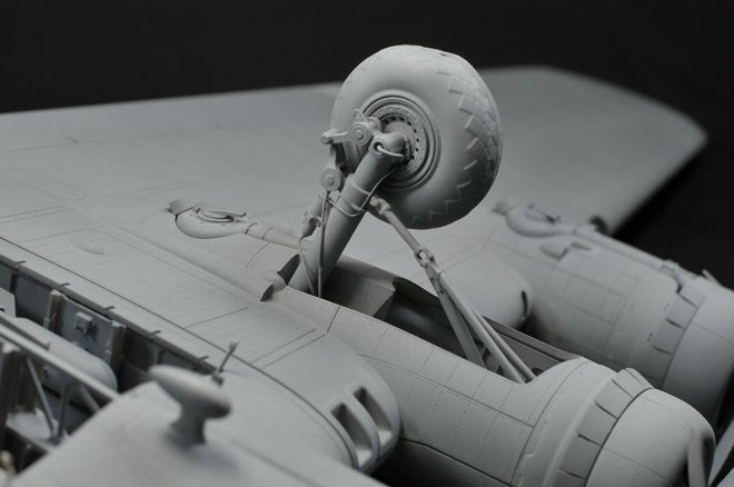 HK Models 01E04 B-17 Flying Fortress F and G 1/32 – immagine 2