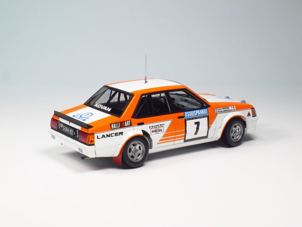 NuNu PN24018 MITSUBISHI LANCER TURBO 82 RALY 1000 LAKES 1/24 – zdjęcie 3