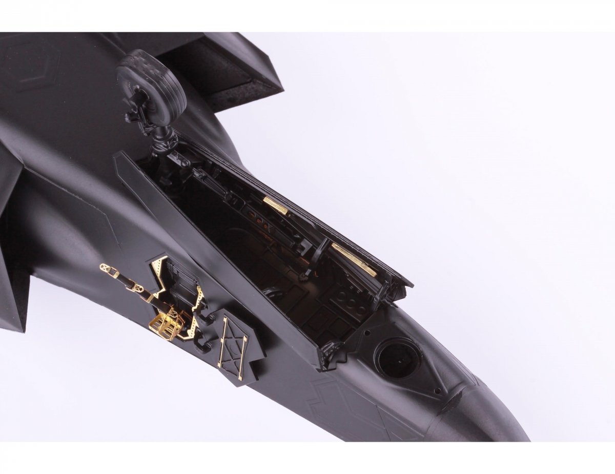 Eduard 32405 F-35A wheel bays &amp;amp; bomb bays F-35A wheel bays &amp;amp; bomb bays ITALERI 1/32 – imagen 3