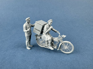 Copper State Models F32-062 British Dispatch Rider taking carrier pigeons to the front line 1/32 – image 3