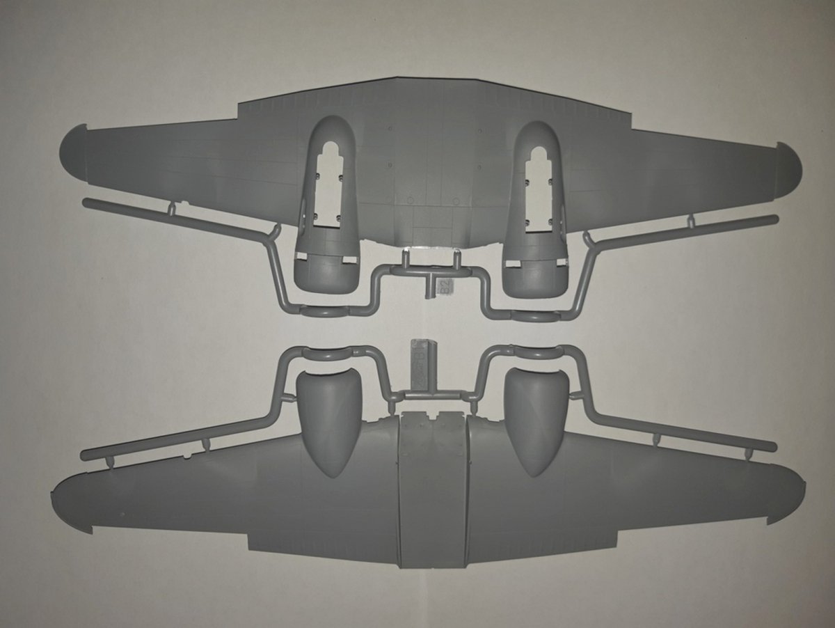 ICM 48186 C18S « Magie au clair de lune », Avion de spectacle aérien américain (1/48) – image 5
