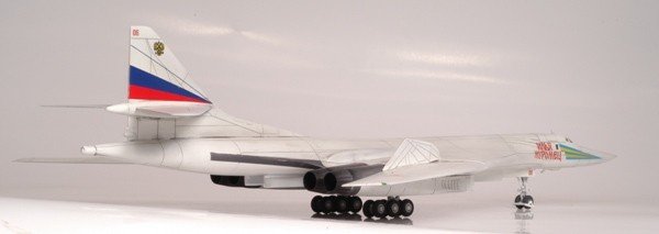Zvezda 7002 Russian Supersonic Strategic Bomber Tu-160 1/144 – Bild 3