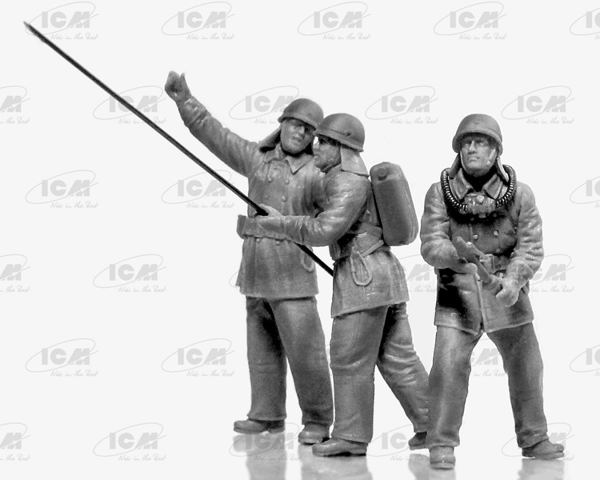 ICM 35902 Tchernobyl n° 2. Pompiers (camion de pompiers AC-40-137A, 4 figurines et socle de diorama avec décor) 1/35 – image 3