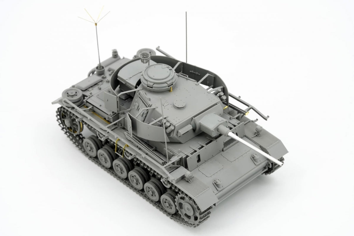 Border Model BT-048 Pz.Bef.Wg.III Ausf.K 2in1 w/Schürzen 1/35 – Bild 11