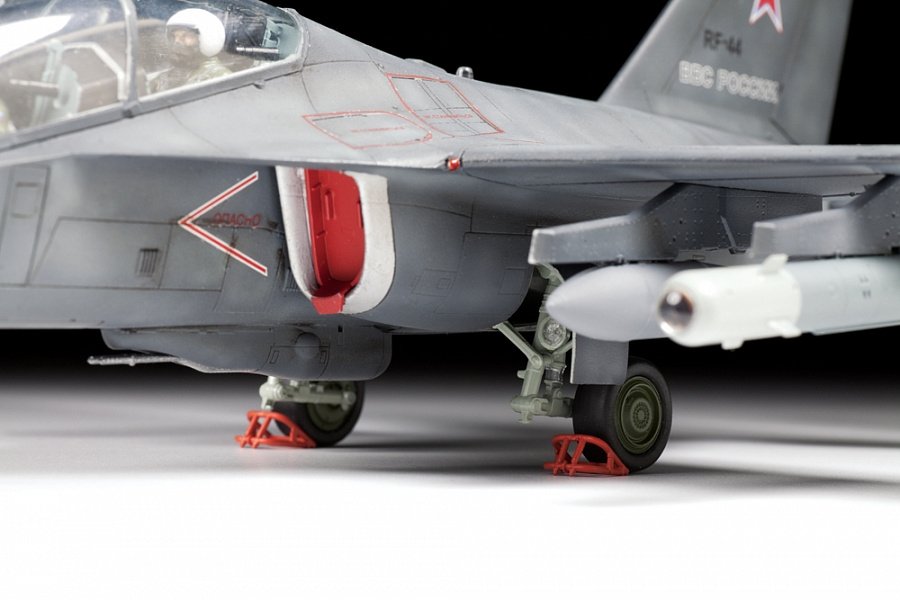 Zvezda 4818 YAK-130 &amp;quot;MITTEN&amp;quot; 1/48 – immagine 6