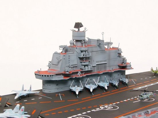 Trumpeter 05606 USSR Admiral Kuznetsov aircraft carrier 1/350 – Bild 7
