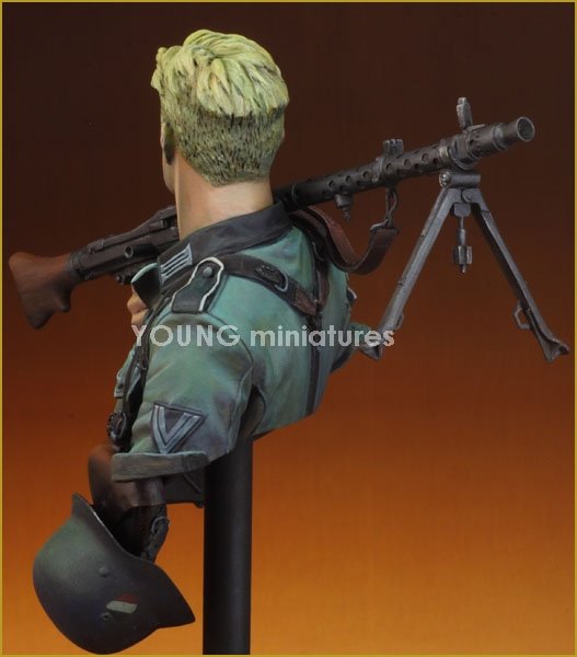 Young Miniatures YM1829 GERMANMG34 GUNNER 1941 1/10 – image 5