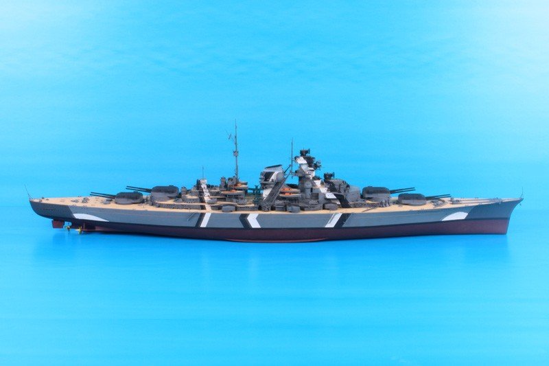 Trumpeter 03702 German Bismarck Battleship 1/200 – image 7