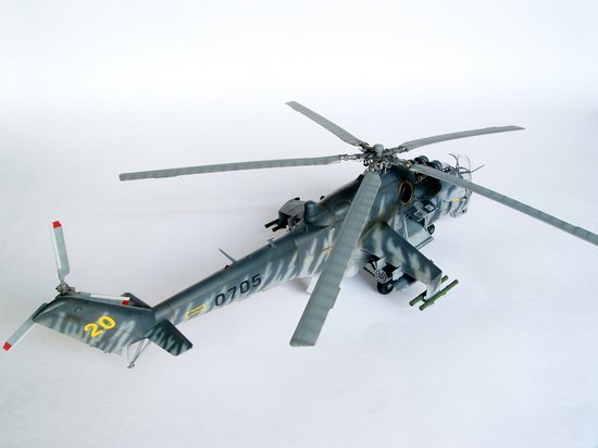 Trumpeter 05103 Mil Mi-24V Hind-E Helicopter – immagine 7