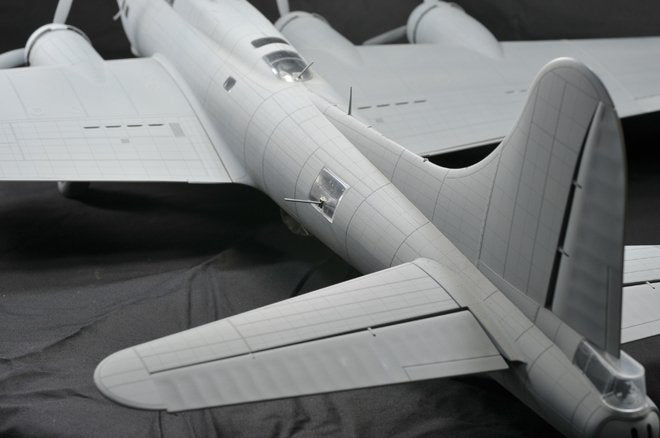 HK Models 01E04 B-17 Flying Fortress F and G 1/32 – immagine 10