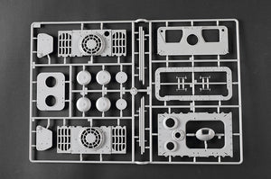 Trumpeter 00949 Pz.Kpfw.VI Sd.Kfz.182 Tiger II (Henschel 105mm) 1/16