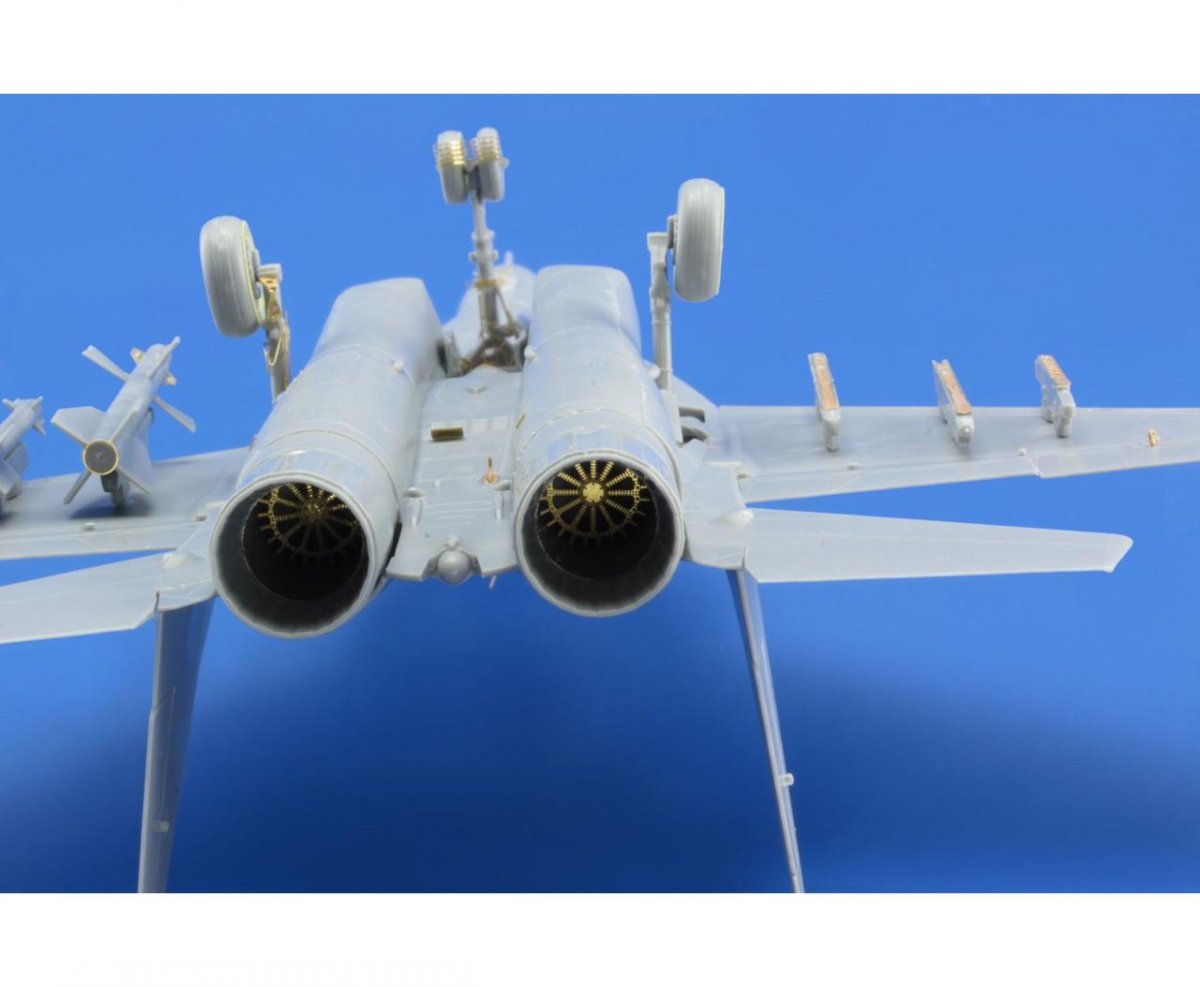 Eduard 73555 MiG-29 Izdeliye 9-13 ZVEZDA 1/72 – Bild 7