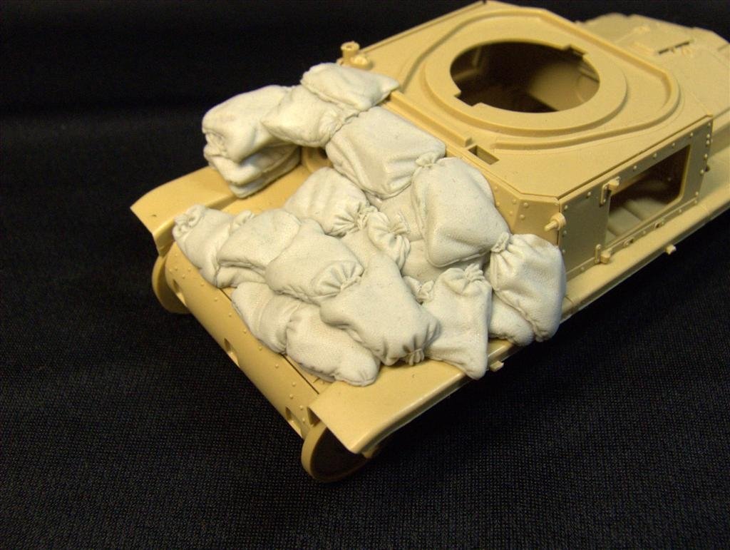 Panzer Art RE35-083 Sand armor for Fiat 13/40 (Tamiya Kit) 1/35 – Bild 4