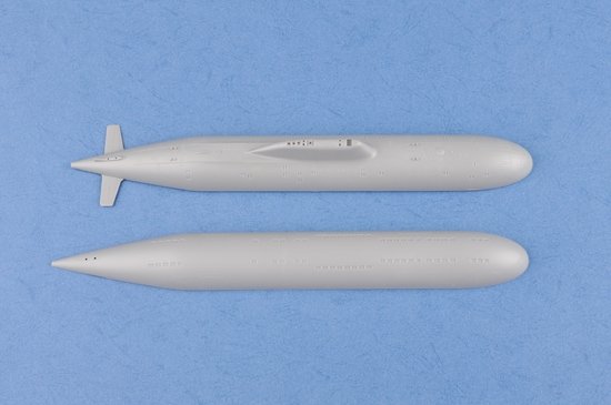 Hobby Boss 83525 Russian Navy SSN Akula Class Attack Submarine 1/350 – Bild 4