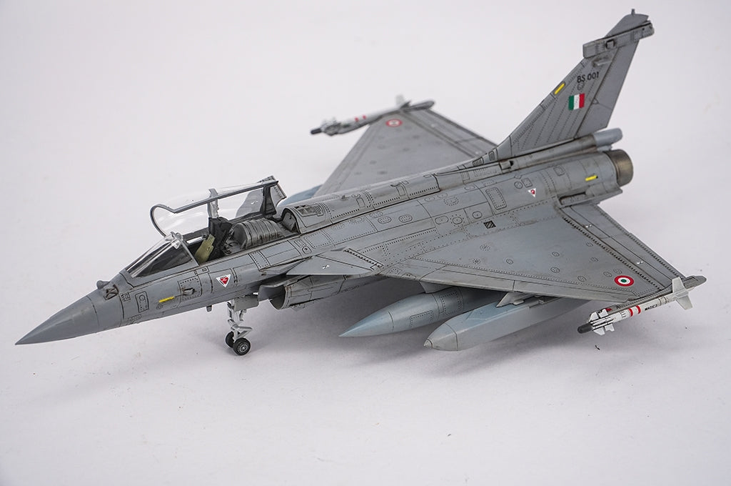 Trumpeter 01690 PAF J-10CE Multi-Role Fighter &amp; IAF Rafale 2 in 1 1/72
