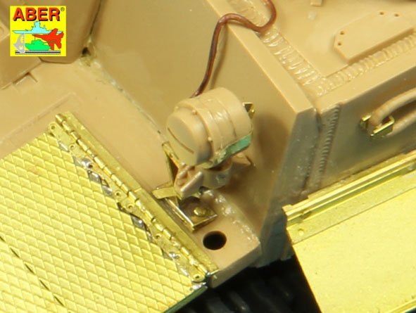 Aber 35259 Sd.Kfz.18 Pz.Kpfw.VI Ausf.E Tiger I (s.PzAbt. 501 in Tunisia) 1/35 – immagine 13