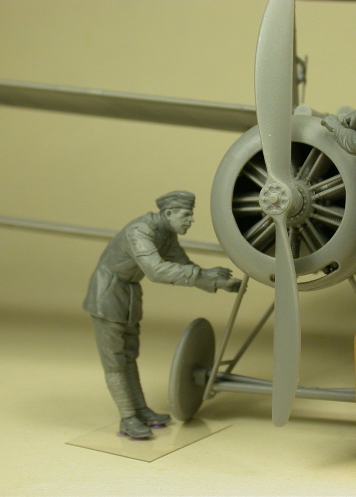 Copper State Models F32-026 RFC Air Mechanic checking airplane 1/32 – image 2
