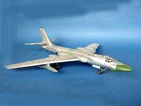 Trumpeter 01613 Tupolev Tu-16K-10 BADGER C 1/72 – Bild 3