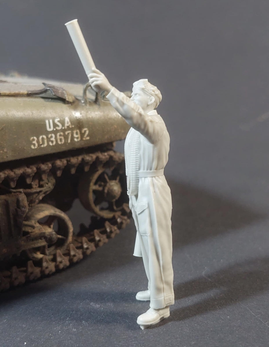 Panzer Art FI35-233 British tanker loading 75mm ammo No2 1/35 – image 2
