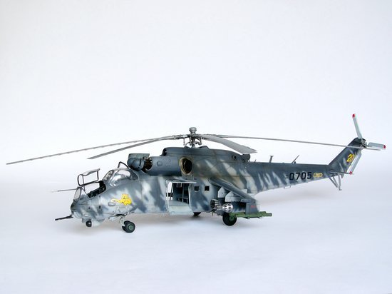 Trumpeter 05103 Mil Mi-24V Hind-E Helicopter – immagine 5
