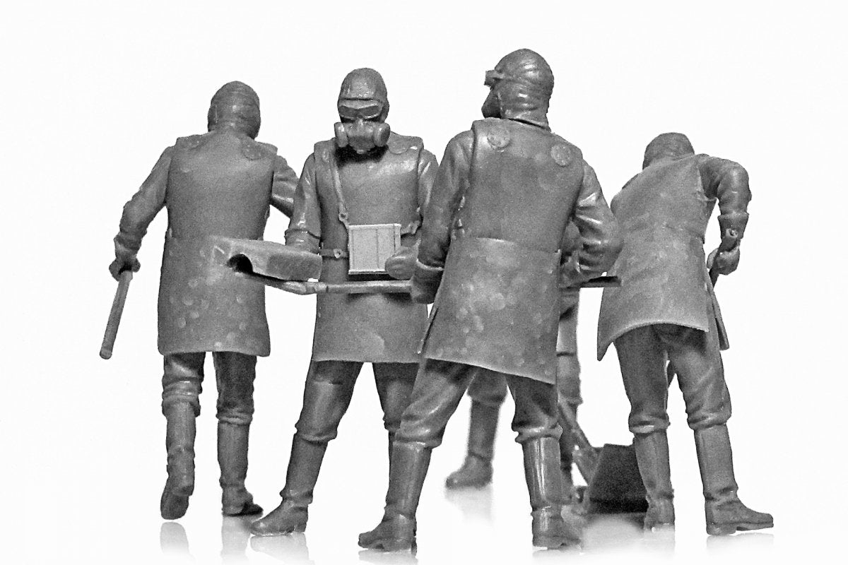 ICM 35903 Chernobyl 3. Rubble cleaners (5 figures) 1/35 – Bild 6