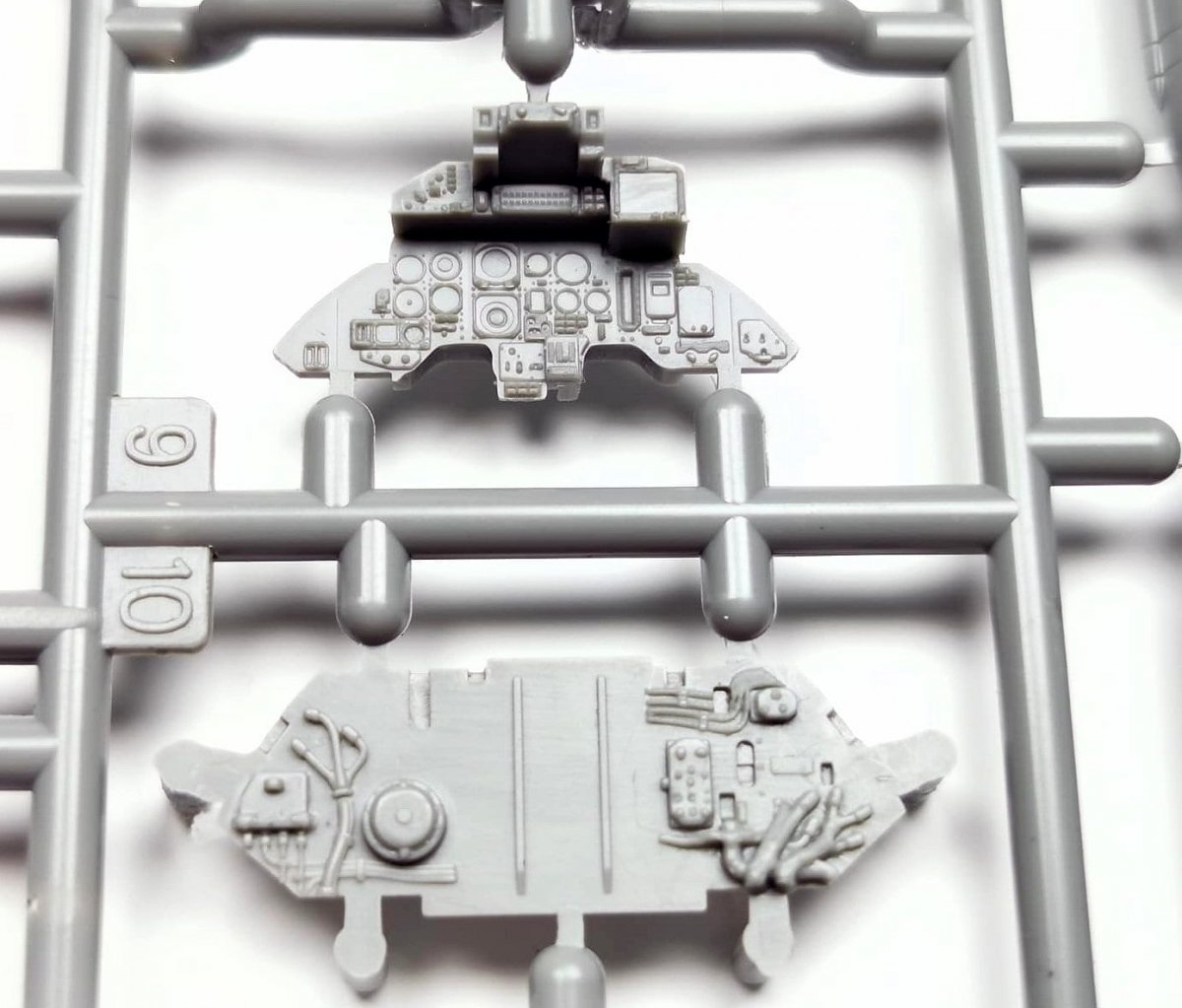 MiniBase 8001 SU-33 Flanker-D 1/48 – Bild 5