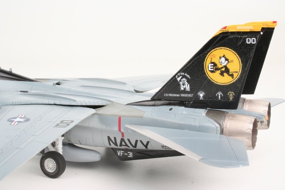 Revell 04195 F-14D Super Tomcat Last Flight 1/72 – immagine 2