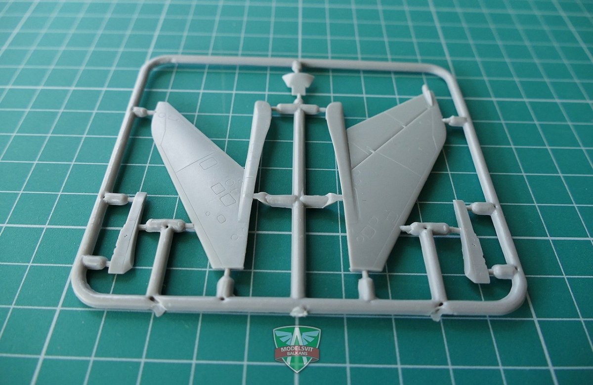 Modelsvit 72005 Sukhoi Su-7U (Trainer) 1/72 – imagen 4